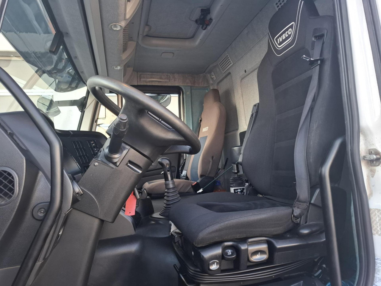 IVECO Trakker AD410T50 - Camión volquete: foto 2 IVECO Trakker AD410T50 - Camión volquete: foto 2