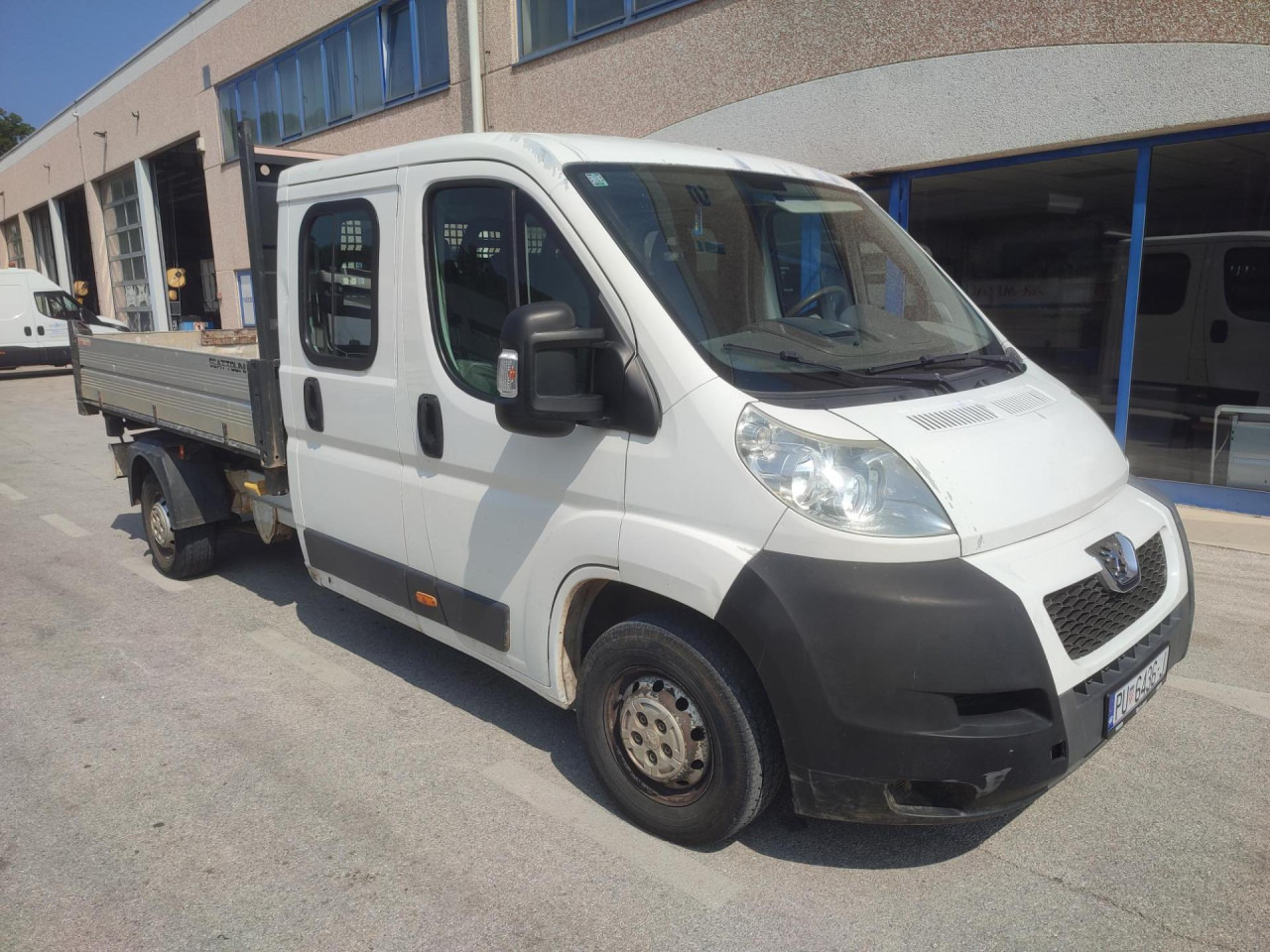 PEUGEOT Boxer 2.2 HDI - Furgoneta basculante, Furgoneta combi: foto 2 PEUGEOT Boxer 2.2 HDI - Furgoneta basculante, Furgoneta combi: foto 2
