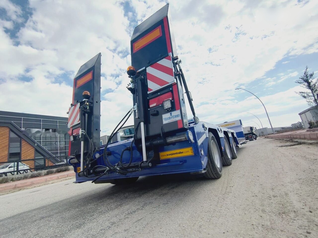 Scorpion Trailer SCORPION TRAILER 3 AXLE LOWBED SEMI TRAILER (CUSTOMIZED) - Semirremolque góndola rebajadas: foto 3 Scorpion Trailer SCORPION TRAILER 3 AXLE LOWBED SEMI TRAILER (CUSTOMIZED) - Semirremolque góndola rebajadas: foto 3