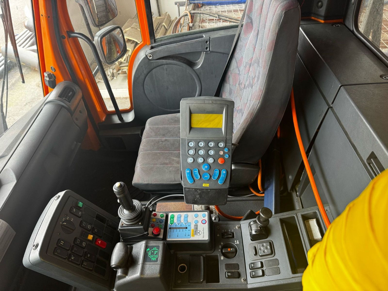 Camión Unimog U400 4x4, Winterdienst, Schild+Streuer: foto 7