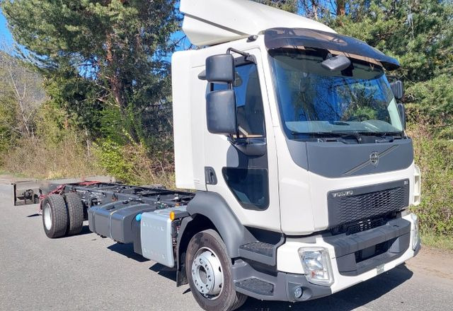 Volvo FL280 4x2, E6, Wohnwagen + 2 Pferdeplaetze Volvo FL280 4x2, E6, 7.40m Chassis, Fahrgestell - Camión para caballos: foto 4 Volvo FL280 4x2, E6, Wohnwagen + 2 Pferdeplaetze Volvo FL280 4x2, E6, 7.40m Chassis, Fahrgestell - Camión para caballos: foto 4