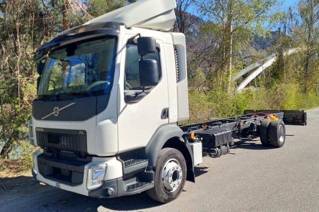 Volvo FL280 4x2, E6, Wohnwagen + 2 Pferdeplaetze Volvo FL280 4x2, E6, 7.40m Chassis, Fahrgestell - Camión para caballos: foto 1 Volvo FL280 4x2, E6, Wohnwagen + 2 Pferdeplaetze Volvo FL280 4x2, E6, 7.40m Chassis, Fahrgestell - Camión para caballos: foto 1