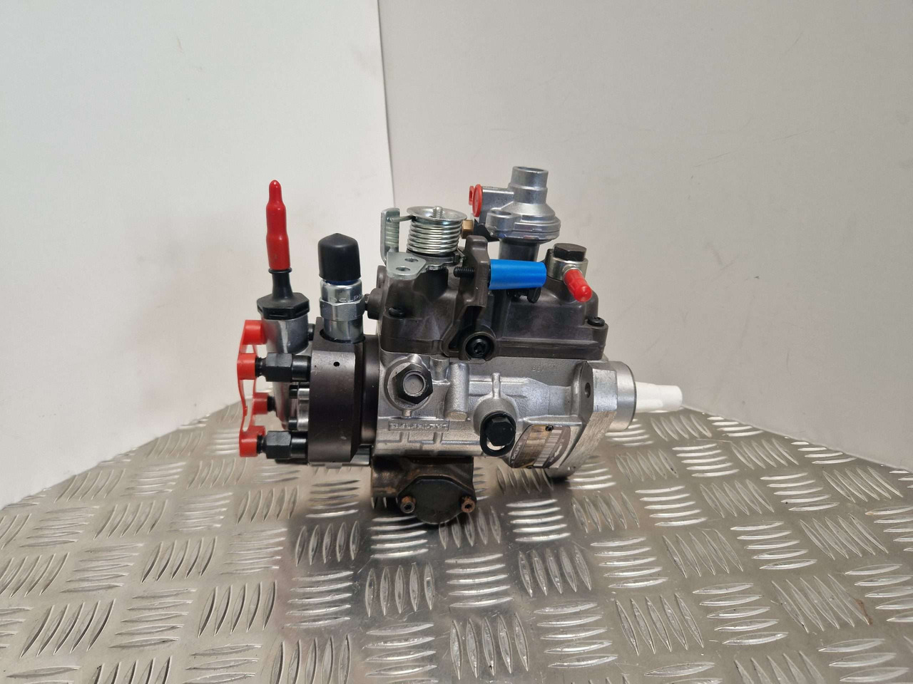 320/06936 12V injection pump 9520A891G Delphi - Motor y piezas para Maquinaria de construcción: foto 1 320/06936 12V injection pump 9520A891G Delphi - Motor y piezas para Maquinaria de construcción: foto 1