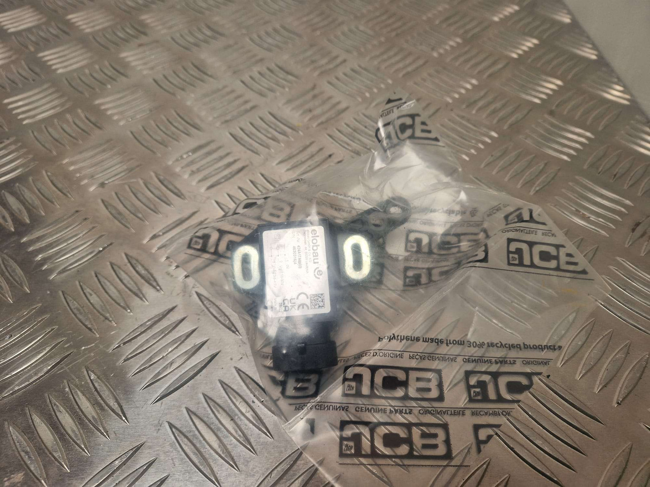 Fastrac angle sensor with lever JCB 332/S4707 - Motor y piezas para Maquinaria de construcción: foto 1 Fastrac angle sensor with lever JCB 332/S4707 - Motor y piezas para Maquinaria de construcción: foto 1