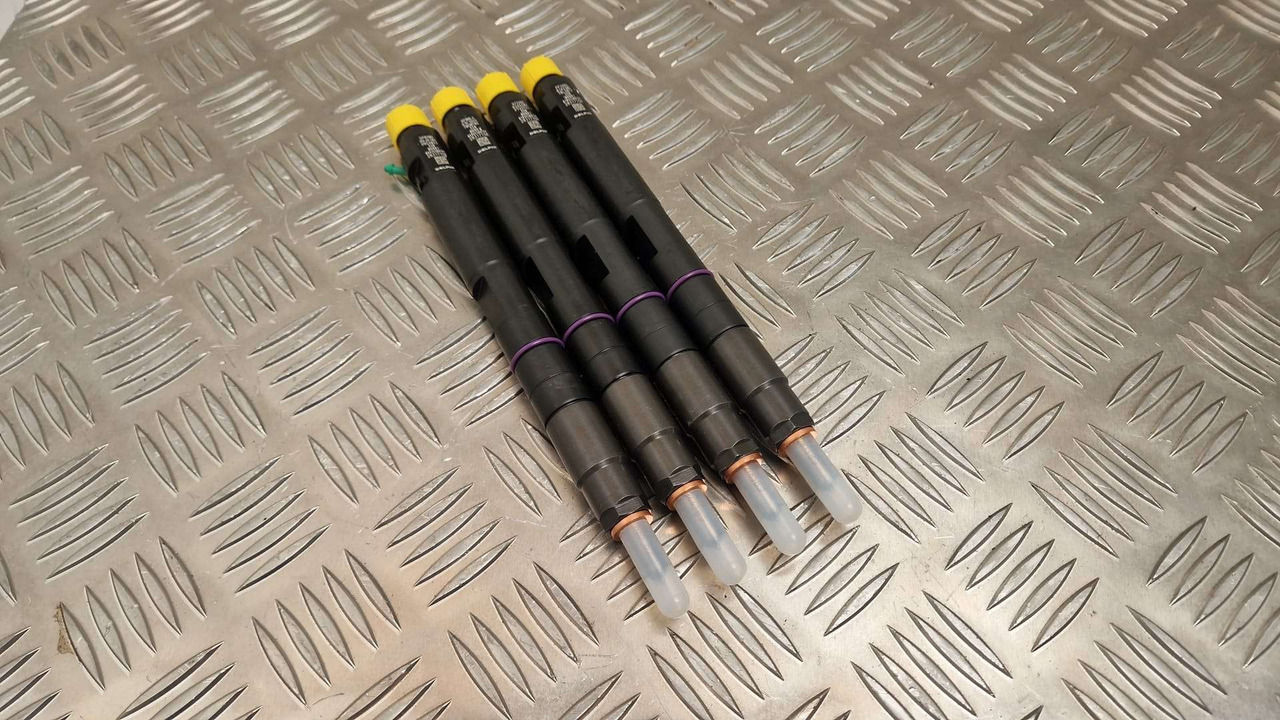 JCB 320/06881 injector set of 4 Delphi 55kw injectors - Motor y piezas para Maquinaria de construcción: foto 1 JCB 320/06881 injector set of 4 Delphi 55kw injectors - Motor y piezas para Maquinaria de construcción: foto 1