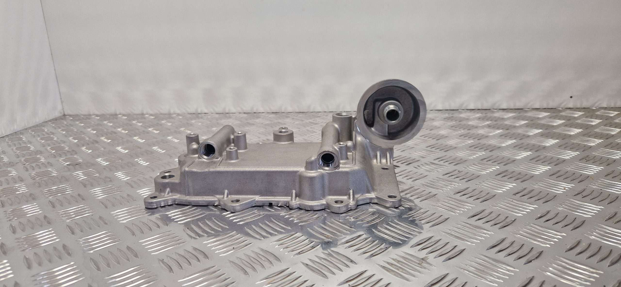 Oil cooler cover JCB 320/A4350 JCB Engine Cooler Cover - Motor y piezas para Maquinaria de construcción: foto 2 Oil cooler cover JCB 320/A4350 JCB Engine Cooler Cover - Motor y piezas para Maquinaria de construcción: foto 2