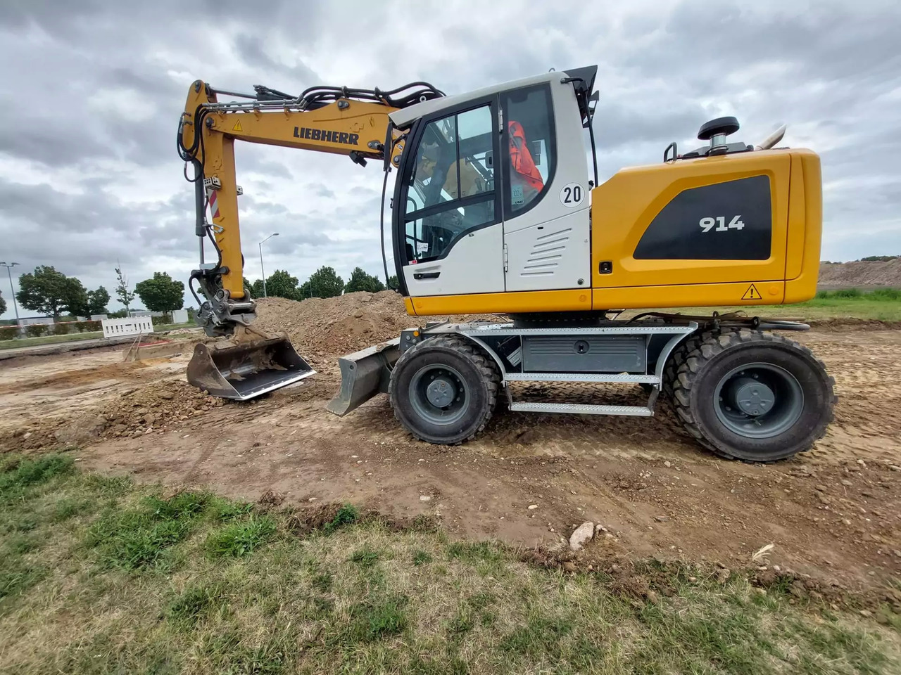 2023 Liebherr A 914 Litronic G6.0-D - Excavadora de ruedas: foto 1 2023 Liebherr A 914 Litronic G6.0-D - Excavadora de ruedas: foto 1