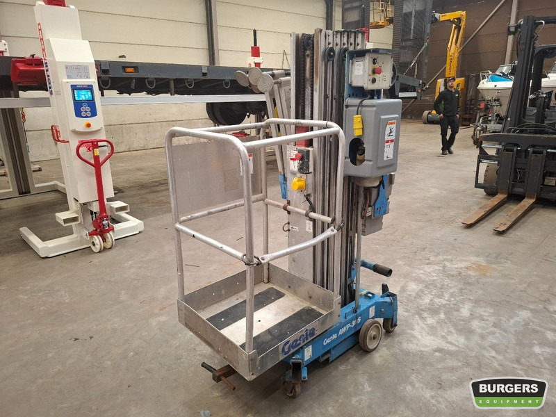 Genie AWP-30S - Plataforma elevadora: foto 1 Genie AWP-30S - Plataforma elevadora: foto 1
