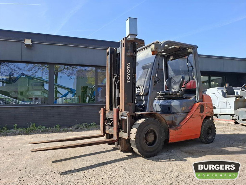 Toyota 02-8FGF20 - Carretilla elevadora de gas: foto 1 Toyota 02-8FGF20 - Carretilla elevadora de gas: foto 1