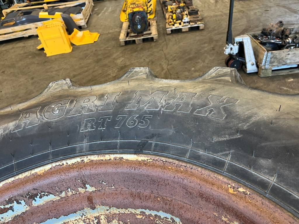 Neumático para Maquinaria agrícola BKT 600/70R30 till Case Magnum 310: foto 6
