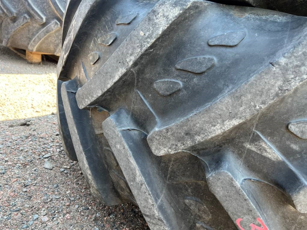 Kleber 520/70R38 480/70R24 till JD 6620 - Neumático para Maquinaria agrícola: foto 3 Kleber 520/70R38 480/70R24 till JD 6620 - Neumático para Maquinaria agrícola: foto 3
