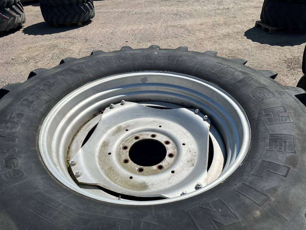 Michelin 650/65R38 till Case MX 135 - Neumático para Maquinaria agrícola: foto 3 Michelin 650/65R38 till Case MX 135 - Neumático para Maquinaria agrícola: foto 3