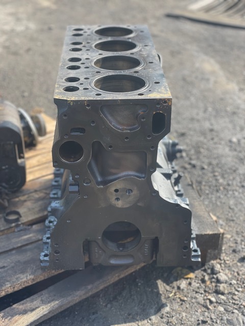 Blok Silnika Valmet Sisu 420 DR / 420 DSRE - Bloque de cilindros para Maquinaria agrícola: foto 3 Blok Silnika Valmet Sisu 420 DR / 420 DSRE - Bloque de cilindros para Maquinaria agrícola: foto 3
