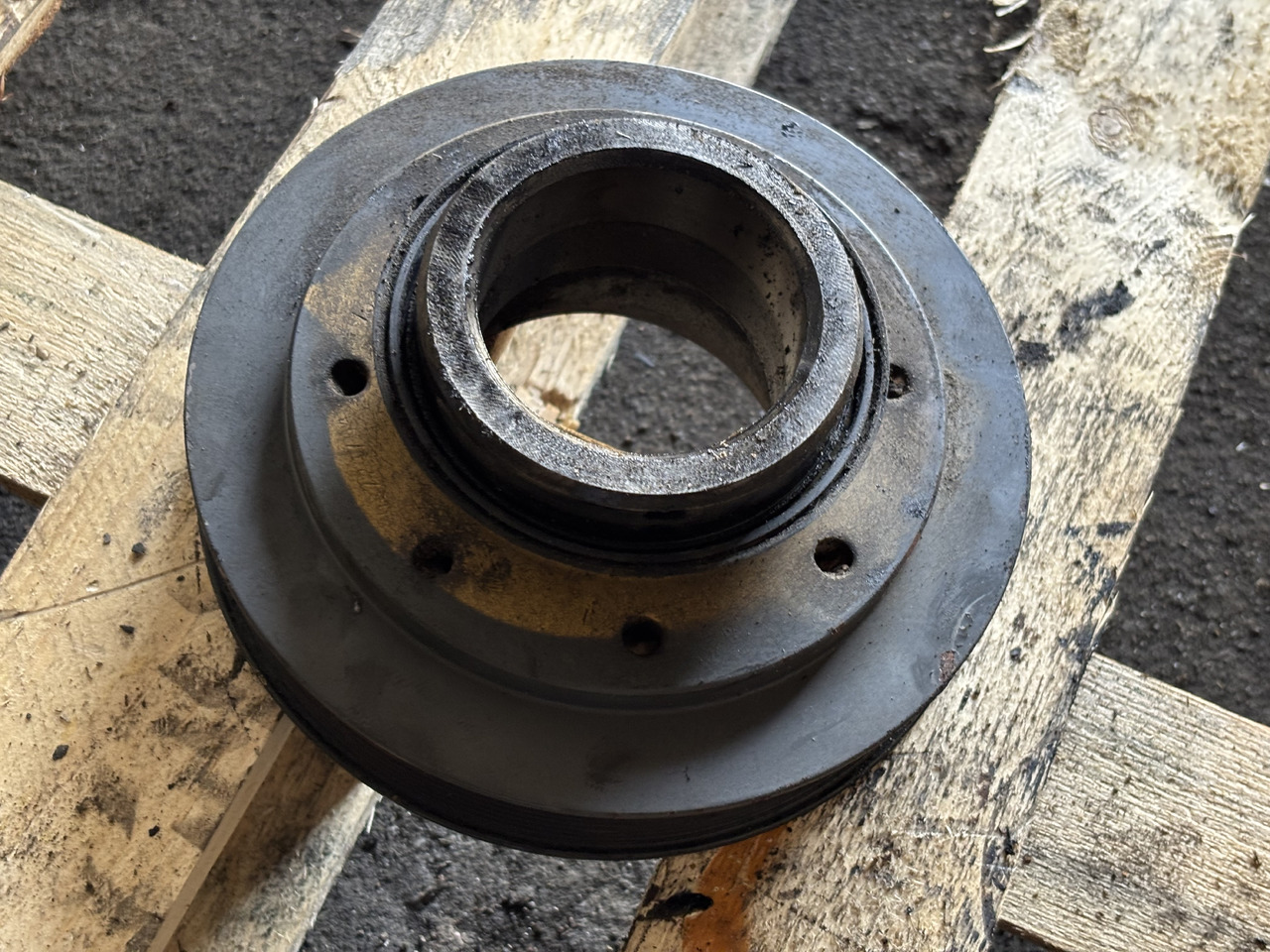 CAT Caterpillar C9 153-1036 Koło pasowe wału korbowego z 8 rowkami 1531036 - Motor y piezas para Maquinaria agrícola: foto 2 CAT Caterpillar C9 153-1036 Koło pasowe wału korbowego z 8 rowkami 1531036 - Motor y piezas para Maquinaria agrícola: foto 2