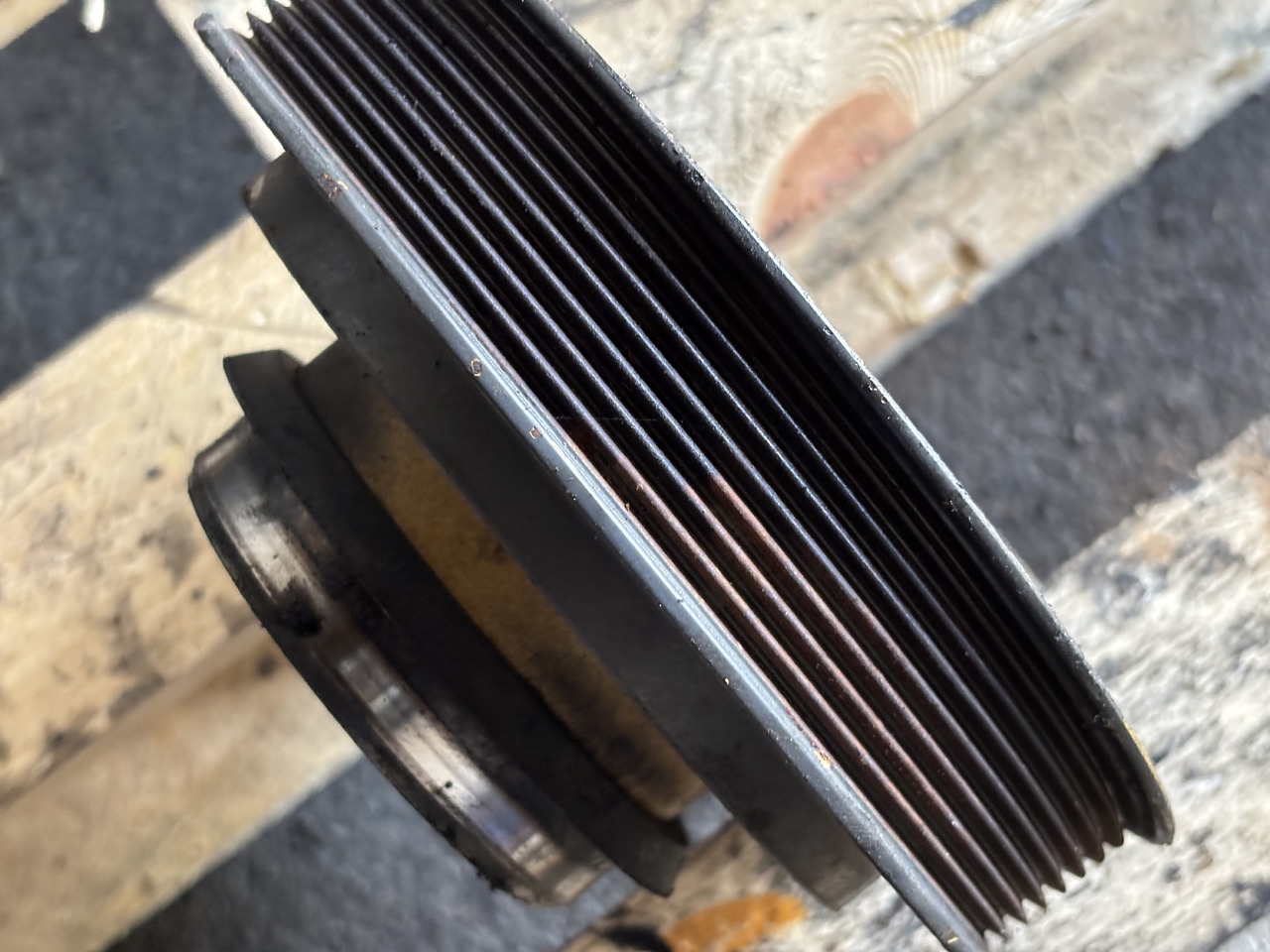 CAT Caterpillar C9 153-1036 Koło pasowe wału korbowego z 8 rowkami 1531036 - Motor y piezas para Maquinaria agrícola: foto 3 CAT Caterpillar C9 153-1036 Koło pasowe wału korbowego z 8 rowkami 1531036 - Motor y piezas para Maquinaria agrícola: foto 3