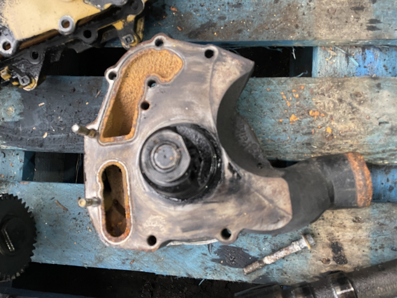 Caterpillar Cat Perkins 1106D C6.6 - pompa wody - Bomba de refrigerante para Maquinaria de construcción: foto 1 Caterpillar Cat Perkins 1106D C6.6 - pompa wody - Bomba de refrigerante para Maquinaria de construcción: foto 1