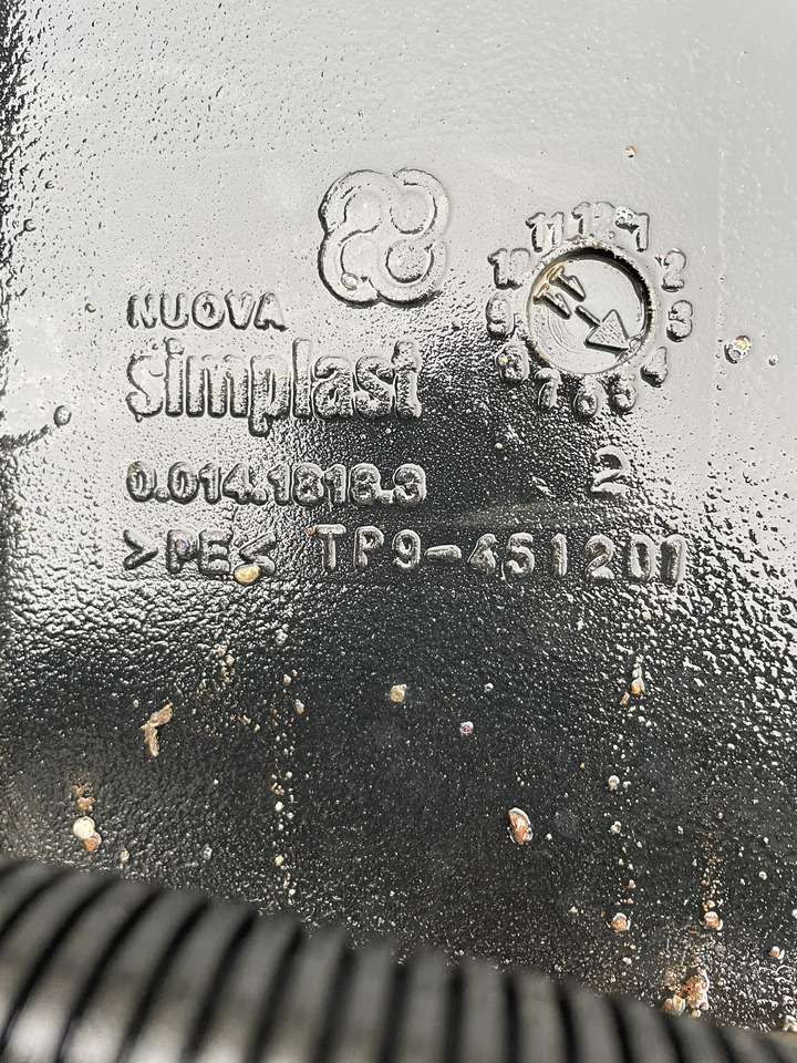 Deutz Fahr Agrotron - zbiornik paliwa 001418183 - Depósito de combustible para Maquinaria agrícola: foto 1 Deutz Fahr Agrotron - zbiornik paliwa 001418183 - Depósito de combustible para Maquinaria agrícola: foto 1