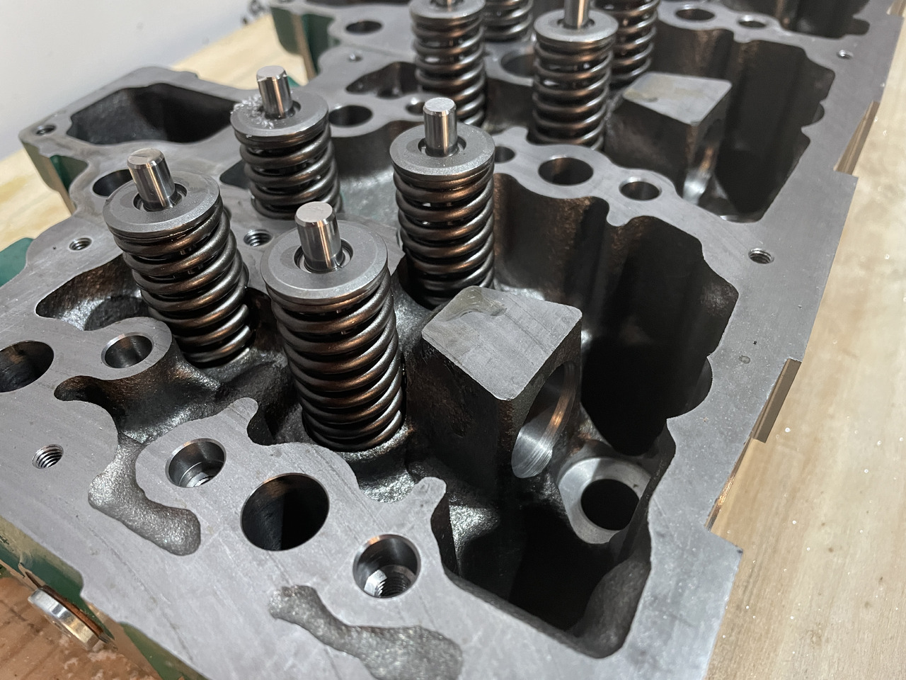 Deutz TCD2013L64V - głowica cylindrów kompletna NOWA 040129201306 - Cabezal de bloque para Maquinaria agrícola: foto 4 Deutz TCD2013L64V - głowica cylindrów kompletna NOWA 040129201306 - Cabezal de bloque para Maquinaria agrícola: foto 4