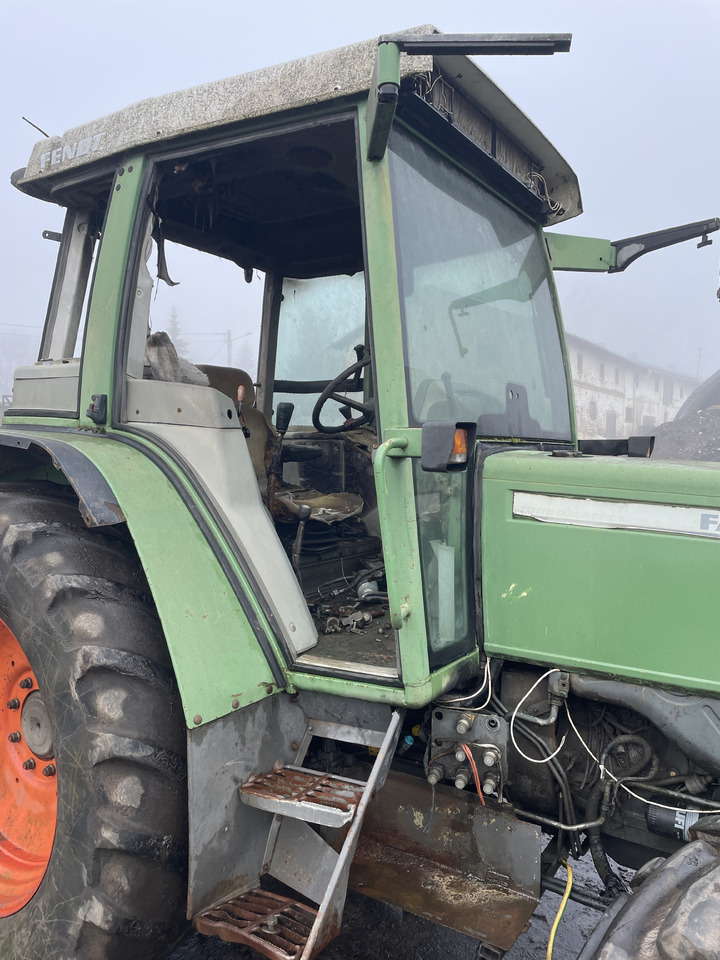 Fendt Farmer 309 - kabina dach drzwi - Puerta y piezas para Maquinaria agrícola: foto 2 Fendt Farmer 309 - kabina dach drzwi - Puerta y piezas para Maquinaria agrícola: foto 2