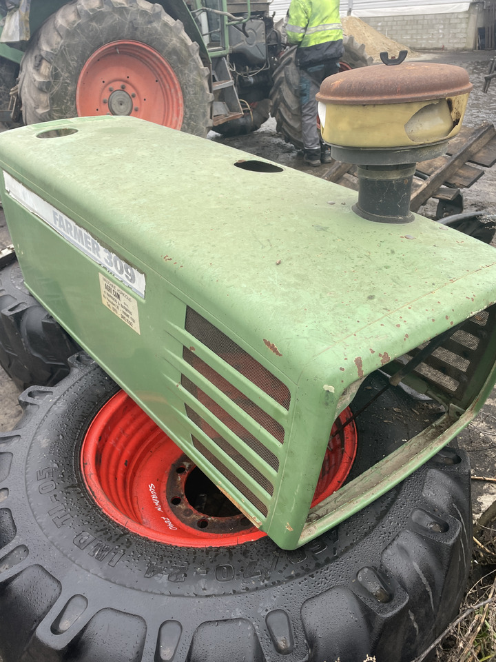 Fendt Farmer 309 - maska pokrywa silnika H309500020010 - Capota para Tractor: foto 2 Fendt Farmer 309 - maska pokrywa silnika H309500020010 - Capota para Tractor: foto 2