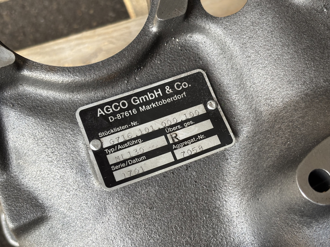 Fendt Obudowa Skrzyni Vario ML130 ML160 M716101081120 G716101000100 - Motor y piezas para Maquinaria agrícola: foto 2 Fendt Obudowa Skrzyni Vario ML130 ML160 M716101081120 G716101000100 - Motor y piezas para Maquinaria agrícola: foto 2