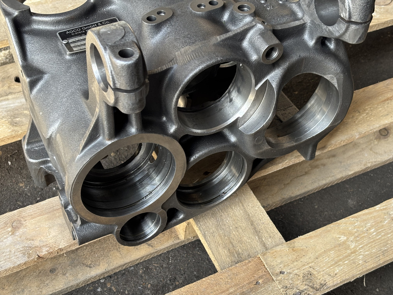 Fendt Obudowa Skrzyni Vario ML130 ML160 M716101081120 G716101000100 - Motor y piezas para Maquinaria agrícola: foto 4 Fendt Obudowa Skrzyni Vario ML130 ML160 M716101081120 G716101000100 - Motor y piezas para Maquinaria agrícola: foto 4