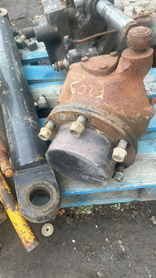 Fendt Vario 209 tms most przedni części. - Eje delantero para Maquinaria agrícola: foto 3 Fendt Vario 209 tms most przedni części. - Eje delantero para Maquinaria agrícola: foto 3