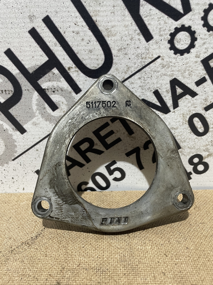 Fiat Ford New Holland - pokrywa przekładni 5117502 - Caja de cambios y piezas para Maquinaria agrícola: foto 1 Fiat Ford New Holland - pokrywa przekładni 5117502 - Caja de cambios y piezas para Maquinaria agrícola: foto 1