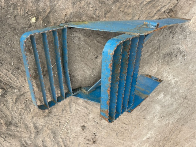 Ford New Holland 8730 - Stopnica | Stopnie - Peldaño para Tractor: foto 2 Ford New Holland 8730 - Stopnica | Stopnie - Peldaño para Tractor: foto 2