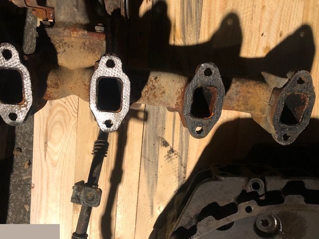 Iveco F4CE04 - Kolektor Wydechowy Koło Pasowe - Colector de escape para Maquinaria agrícola: foto 1 Iveco F4CE04 - Kolektor Wydechowy Koło Pasowe - Colector de escape para Maquinaria agrícola: foto 1