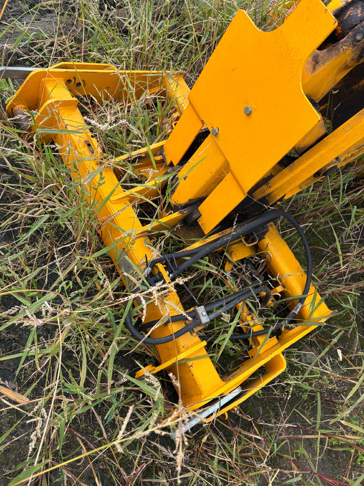 JCB 527-58 Karetka Q-Fit - Acoplamiento rápido: foto 1 JCB 527-58 Karetka Q-Fit - Acoplamiento rápido: foto 1