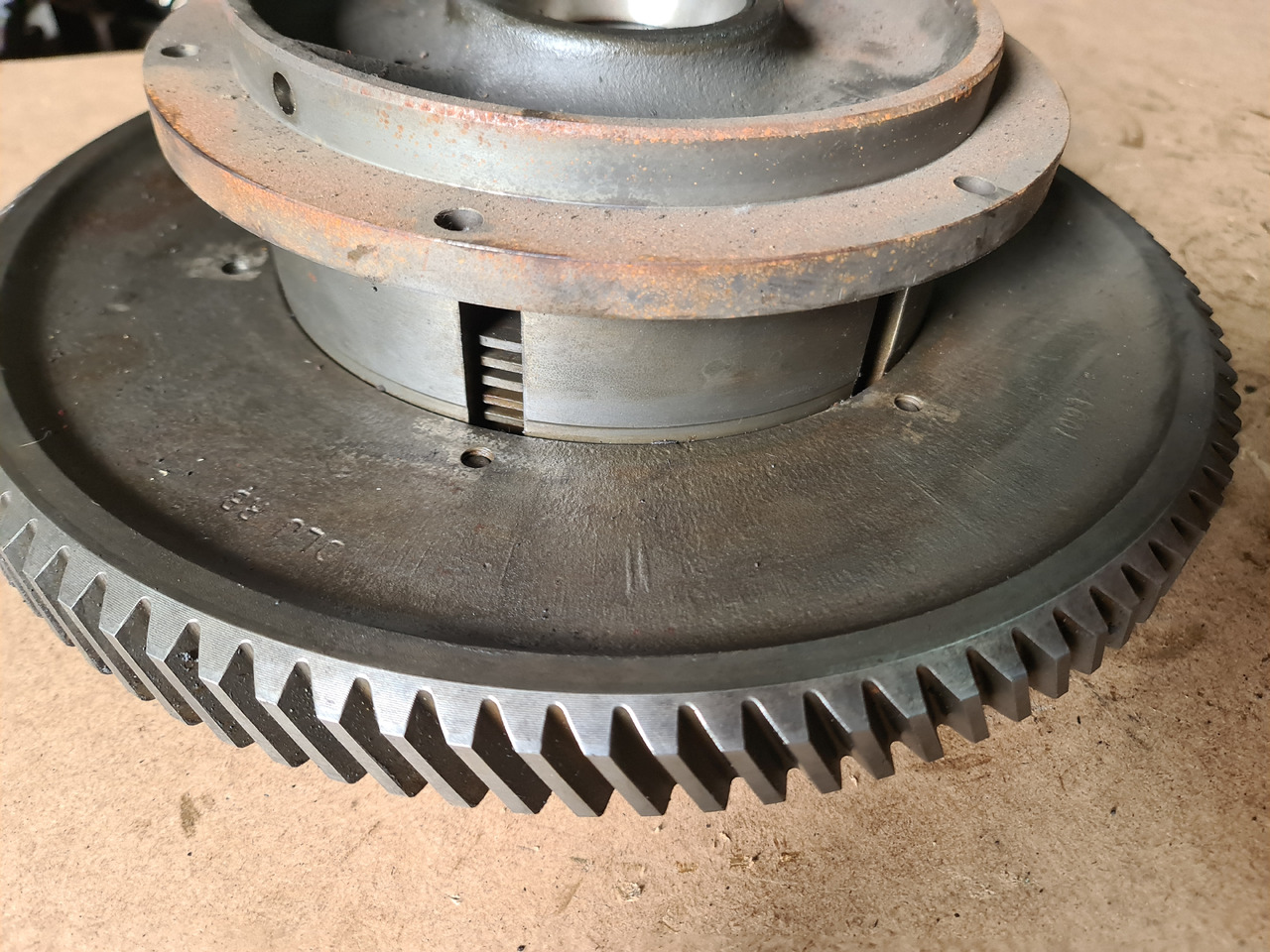 John Deere 4650, 4850 Bęben Sprzęgła WOM Sprzęgło Bieg R70932 AR95409 R71231 - Embrague y piezas para Maquinaria agrícola: foto 3 John Deere 4650, 4850 Bęben Sprzęgła WOM Sprzęgło Bieg R70932 AR95409 R71231 - Embrague y piezas para Maquinaria agrícola: foto 3