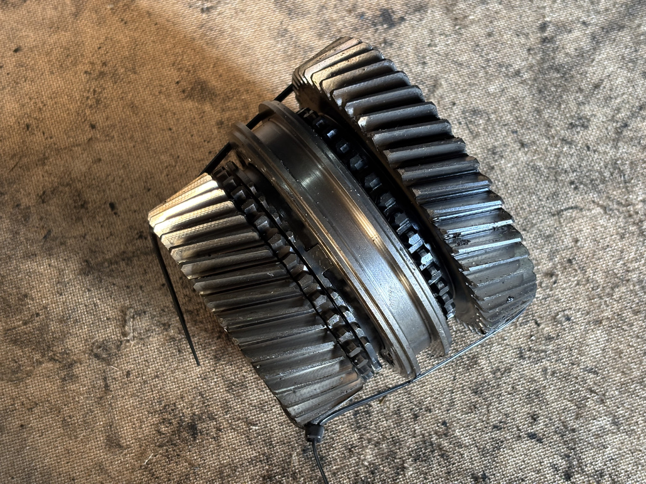 John Deere 6020 6220 6320 6520 6620 Synchronizator Przekładnia Tryb L155894 AL157733 L213035 L213033 - Transmisión para Maquinaria agrícola: foto 1 John Deere 6020 6220 6320 6520 6620 Synchronizator Przekładnia Tryb L155894 AL157733 L213035 L213033 - Transmisión para Maquinaria agrícola: foto 1