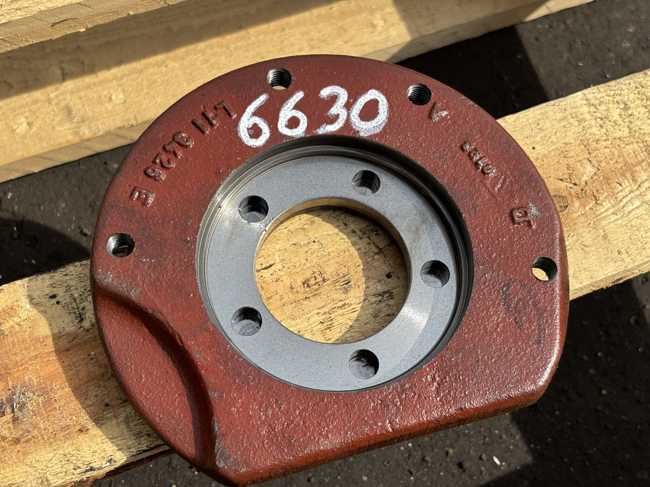 John Deere 6630 Obudowa Łożyska L113426 L215099 - Piezas del tren de rodaje para Maquinaria agrícola: foto 2 John Deere 6630 Obudowa Łożyska L113426 L215099 - Piezas del tren de rodaje para Maquinaria agrícola: foto 2