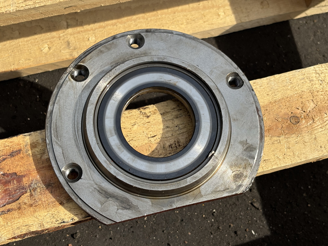 John Deere 6630 Obudowa Łożyska L113426 L215099 - Piezas del tren de rodaje para Maquinaria agrícola: foto 3 John Deere 6630 Obudowa Łożyska L113426 L215099 - Piezas del tren de rodaje para Maquinaria agrícola: foto 3