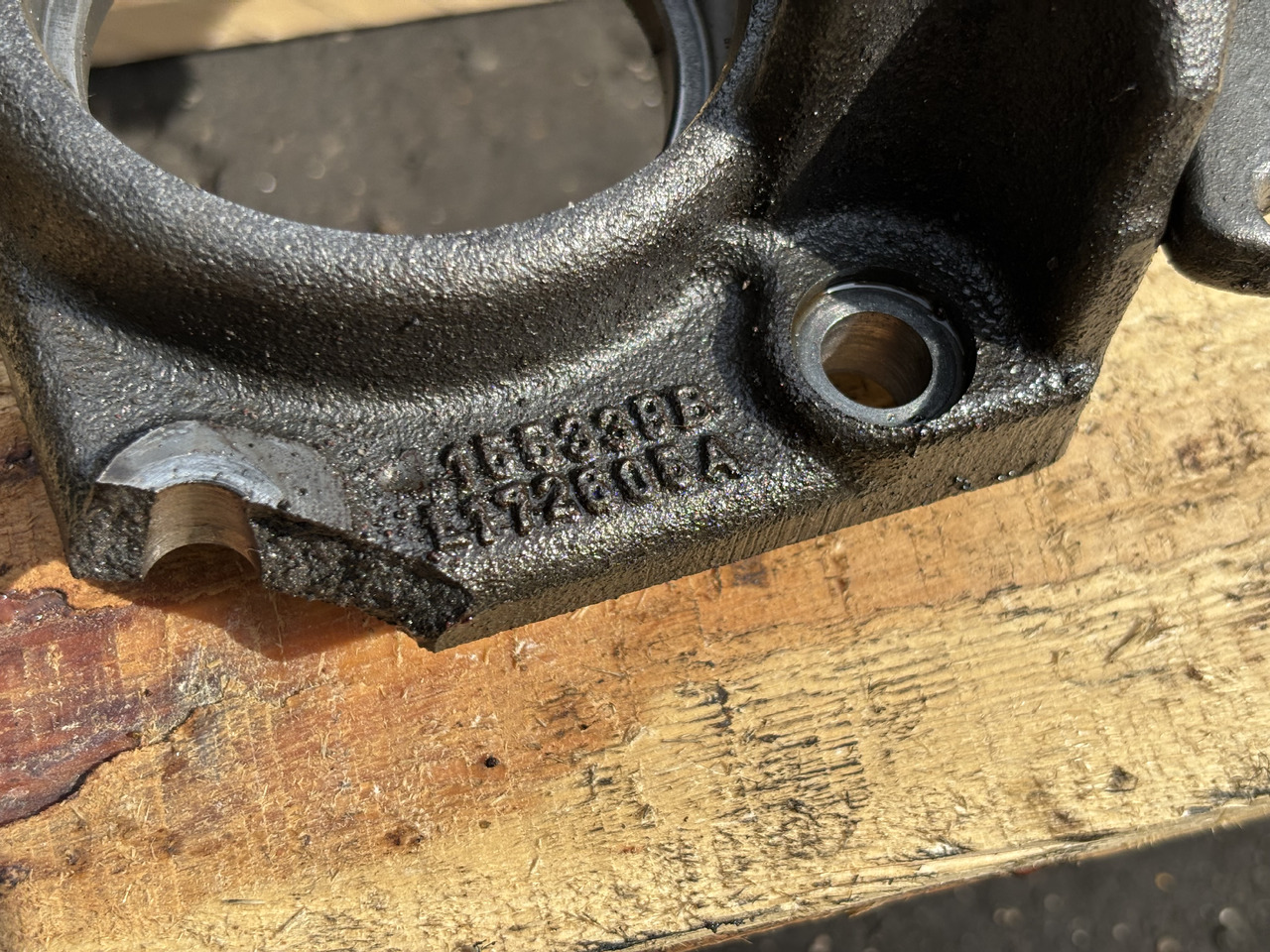 John Deere 6630 Obudowa łożyska Zapadka L215006 L202557 - Piezas del tren de rodaje para Maquinaria agrícola: foto 2 John Deere 6630 Obudowa łożyska Zapadka L215006 L202557 - Piezas del tren de rodaje para Maquinaria agrícola: foto 2