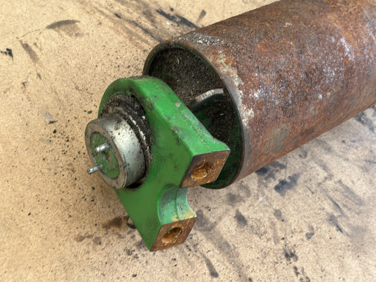 John Deere 8600 Walec Gładki Obudowa Łożyska AXE14946 HXE100665 - Piezas del tren de rodaje para Maquinaria agrícola: foto 1 John Deere 8600 Walec Gładki Obudowa Łożyska AXE14946 HXE100665 - Piezas del tren de rodaje para Maquinaria agrícola: foto 1