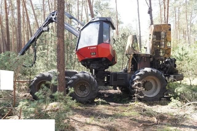 Komatsu Valmet - Most - Eje y piezas para Maquinaria forestal: foto 1 Komatsu Valmet - Most - Eje y piezas para Maquinaria forestal: foto 1