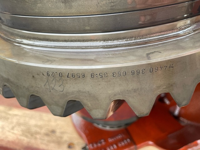 Liebherr L544 atak talerz 9:35 , ZF AP-409/DK , ZF4460366063 - Diferencial para Maquinaria de construcción: foto 4 Liebherr L544 atak talerz 9:35 , ZF AP-409/DK , ZF4460366063 - Diferencial para Maquinaria de construcción: foto 4