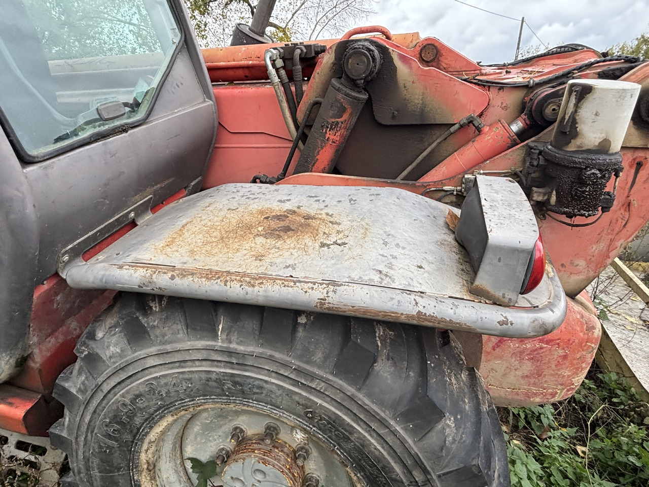 Manitou MT 1740 SLT - Ładowarka Teleskopowa - Nadkole Błotnik Owiewka Osłona - Carrocería y exterior para Maquinaria de construcción: foto 1 Manitou MT 1740 SLT - Ładowarka Teleskopowa - Nadkole Błotnik Owiewka Osłona - Carrocería y exterior para Maquinaria de construcción: foto 1