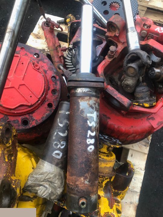 Matbro ts 280 - Siłownik Skrętu - Cilindro hidráulico para Maquinaria agrícola: foto 1 Matbro ts 280 - Siłownik Skrętu - Cilindro hidráulico para Maquinaria agrícola: foto 1