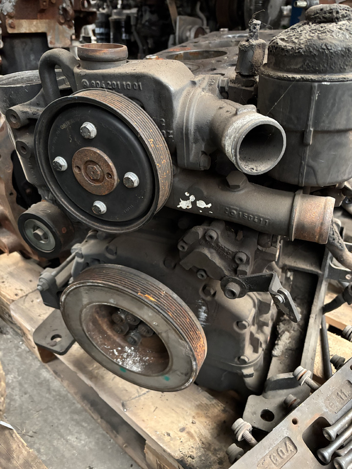 Mercedes - Benz OM904 Silnik CZĘŚCI 9042011001 - Motor y piezas para Camión: foto 3 Mercedes - Benz OM904 Silnik CZĘŚCI 9042011001 - Motor y piezas para Camión: foto 3