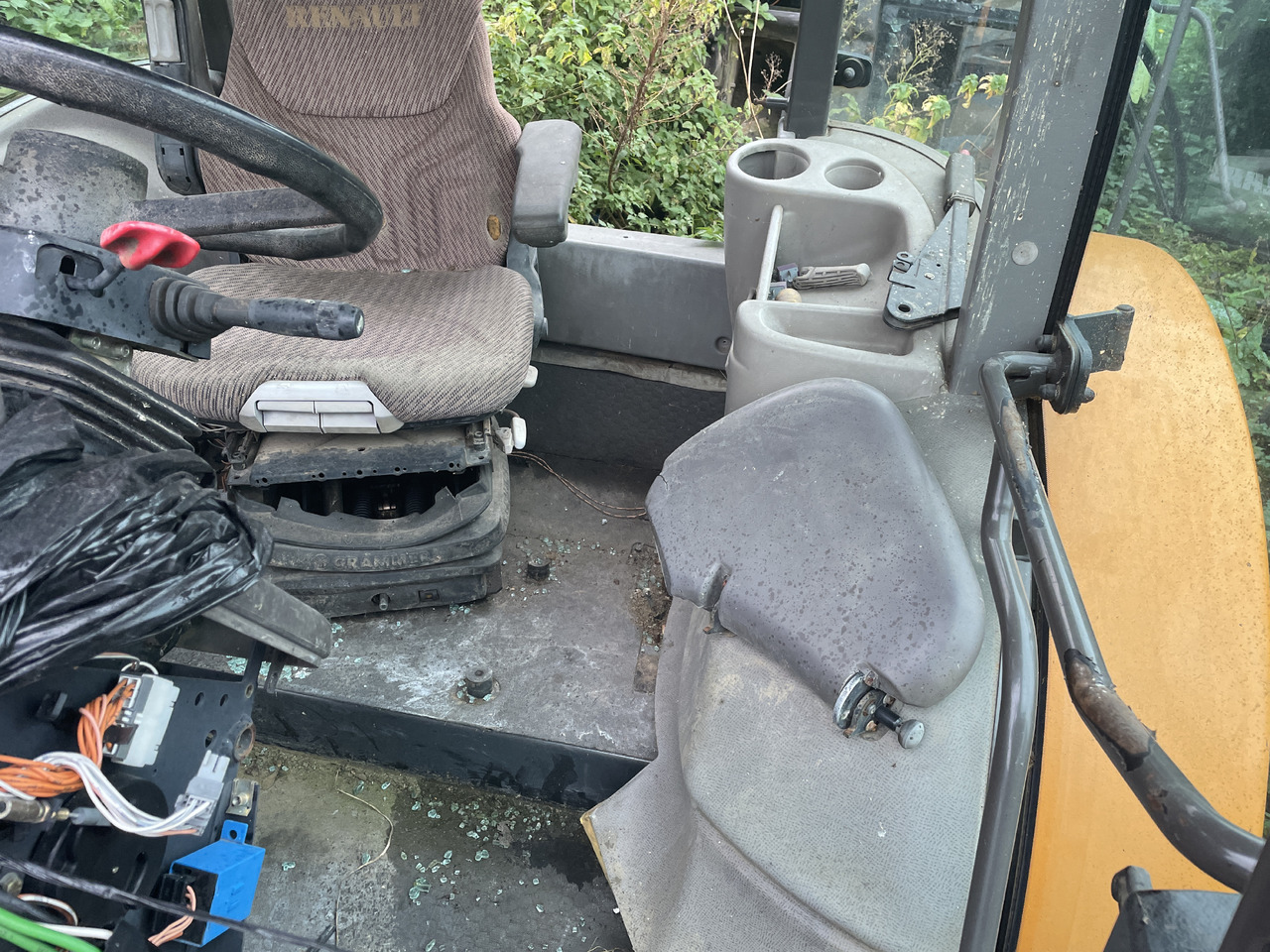 New Holland Renault Ares - kabina kompletna - Cabina para Maquinaria agrícola: foto 4 New Holland Renault Ares - kabina kompletna - Cabina para Maquinaria agrícola: foto 4