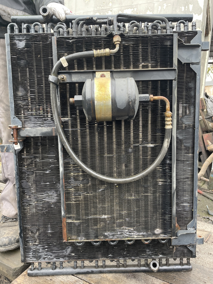 New Holland T8040 Case Magnum 180 190 210 - chłodnica oleju hydraulicznego 84217213 - Enfriador de aceite para Maquinaria de construcción: foto 3 New Holland T8040 Case Magnum 180 190 210 - chłodnica oleju hydraulicznego 84217213 - Enfriador de aceite para Maquinaria de construcción: foto 3