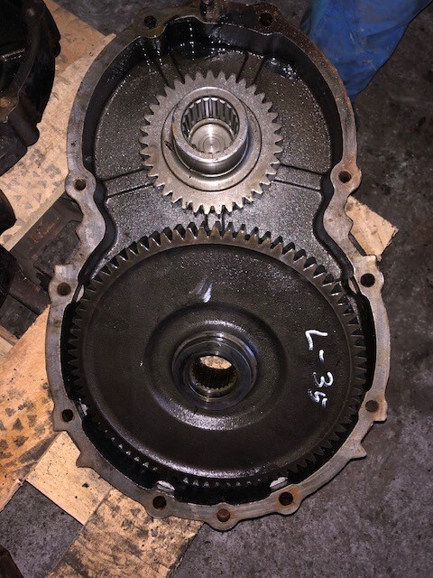 OBUDOWA MOSTU , TRYBY ZF AV 230 VOLVO L30 L35 ZETTELMEYER 602 - Transmisión para Maquinaria de construcción: foto 2 OBUDOWA MOSTU , TRYBY ZF AV 230 VOLVO L30 L35 ZETTELMEYER 602 - Transmisión para Maquinaria de construcción: foto 2