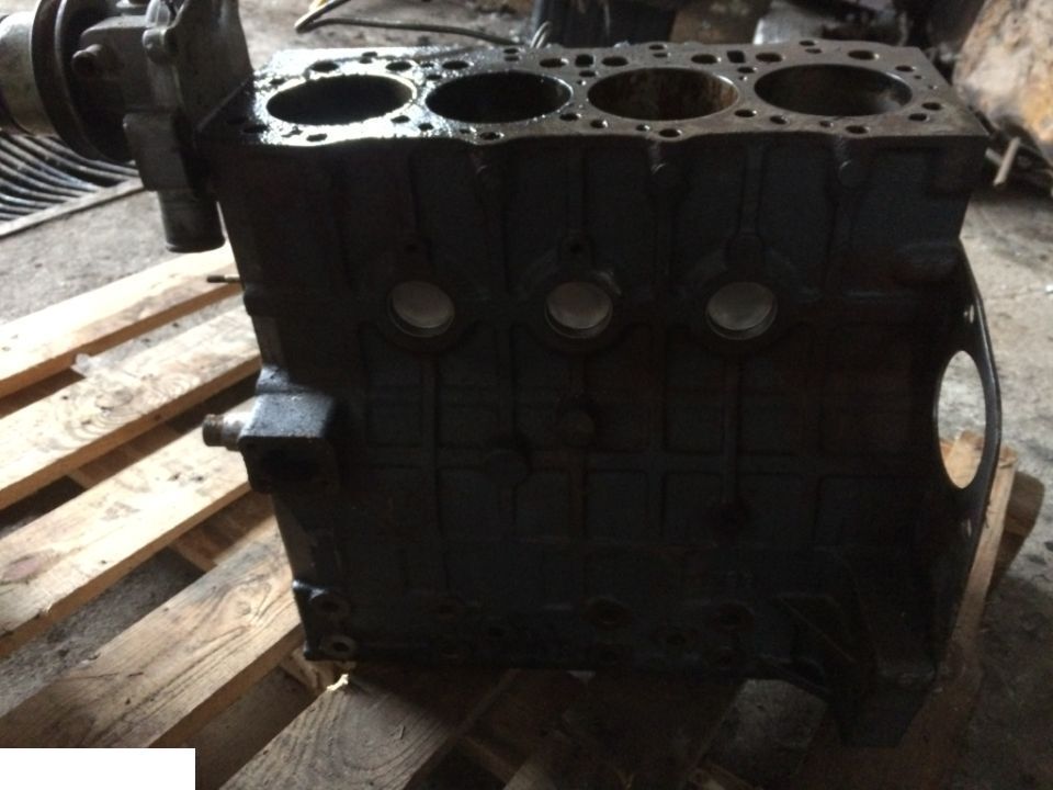 Silnik Kubota 2197 BLOK - Bloque de cilindros para Maquinaria agrícola: foto 5 Silnik Kubota 2197 BLOK - Bloque de cilindros para Maquinaria agrícola: foto 5