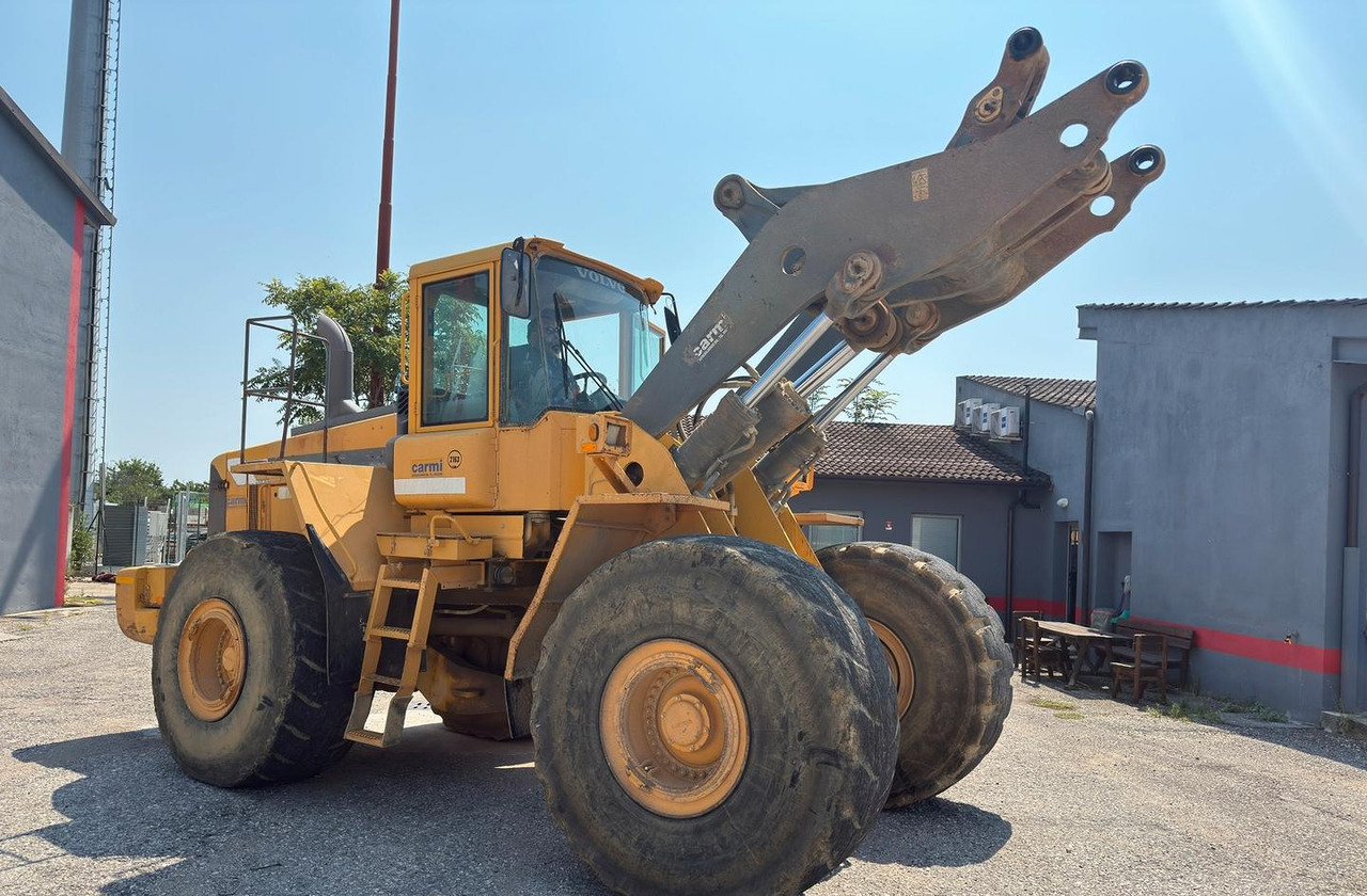 Pala gommata Volvo L 220 - Cargadora de ruedas: foto 1 Pala gommata Volvo L 220 - Cargadora de ruedas: foto 1