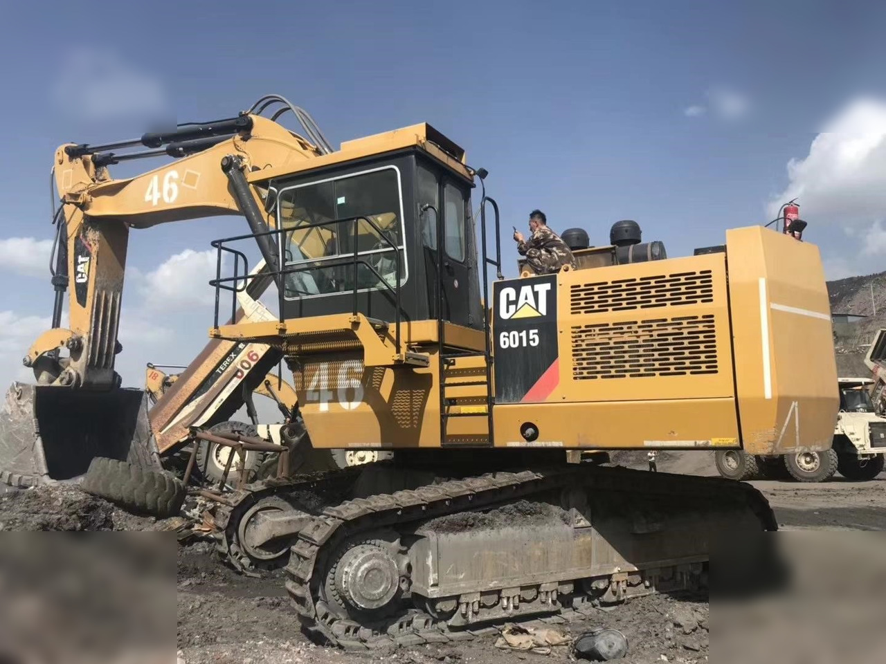 2013 CATERPILLAR 6015 - Excavadora de cadenas: foto 1 2013 CATERPILLAR 6015 - Excavadora de cadenas: foto 1