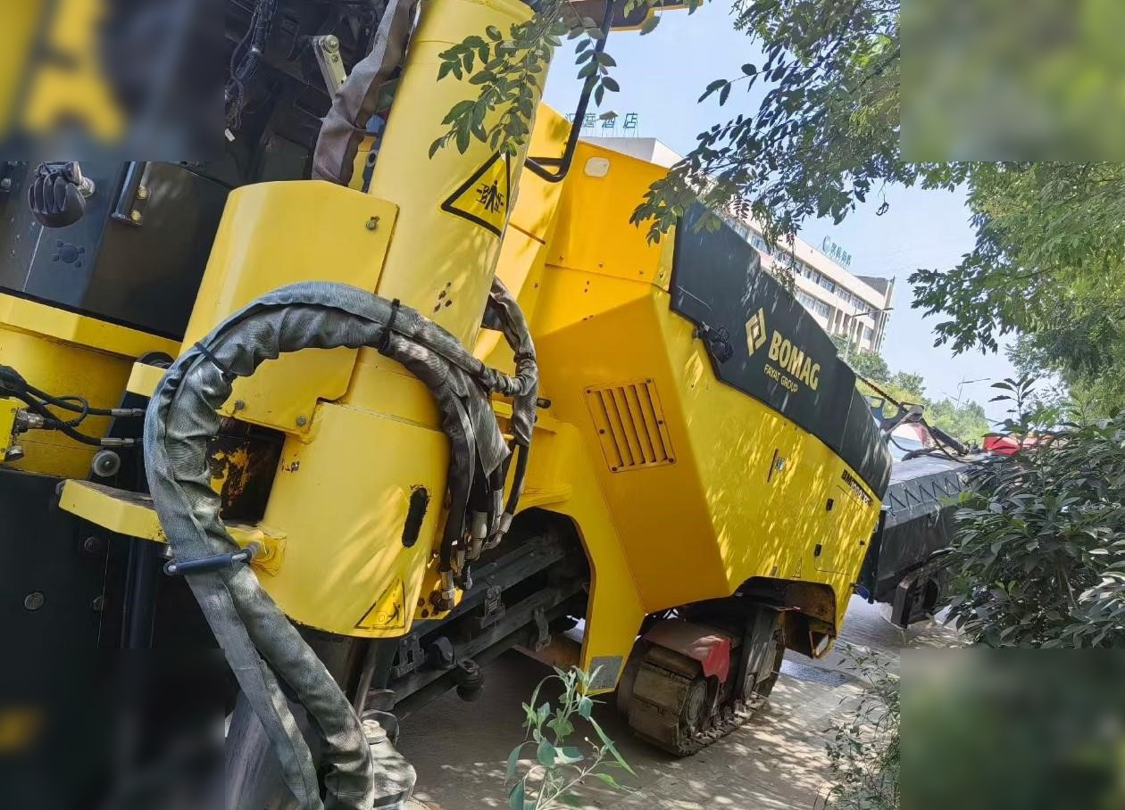 2017 BOMAG BM1000/35 - Fresadora en frío: foto 3 2017 BOMAG BM1000/35 - Fresadora en frío: foto 3