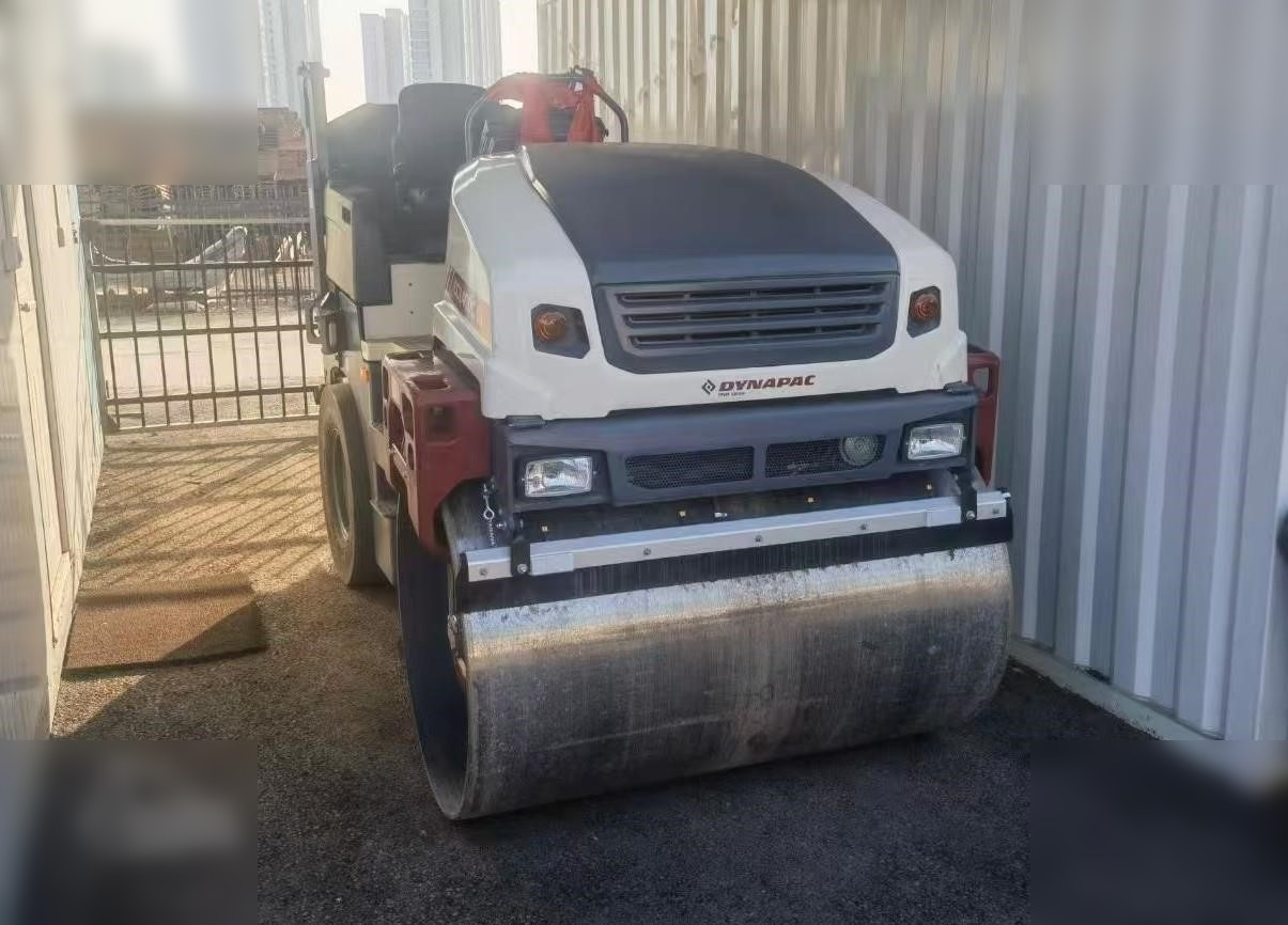 2023 DYNAPAC CC1400C VI - Compactador mixto: foto 1 2023 DYNAPAC CC1400C VI - Compactador mixto: foto 1